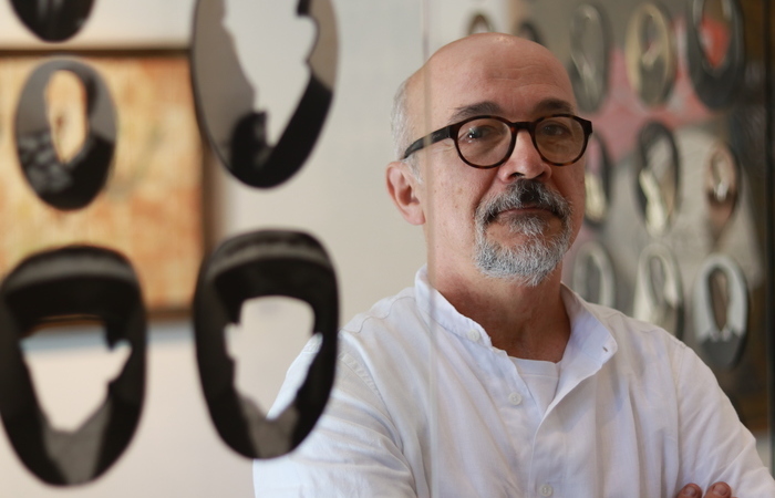 Marcelo Silveira entre os 12 artistas da mostra aberta nesta terça./Foto: Bruna Costa/DP FOTO Marcelo Silveira entre os 12 artistas da mostra aberta nesta terça./Foto: Bruna Costa/DP FOTO