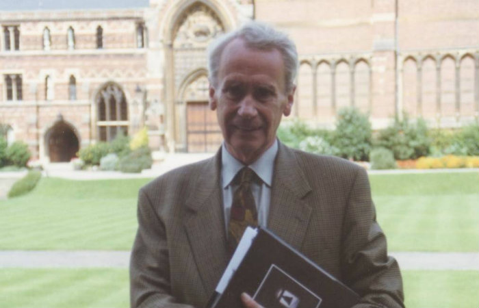 Christopher Tolkien foi responsável pela publicação de diversos manuscritos póstumos de seu pai./Foto: Reprodução/Twitter Christopher Tolkien foi responsável pela publicação de diversos manuscritos póstumos de seu pai./Foto: Reprodução/Twitter