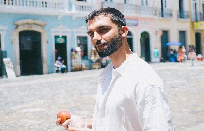 "Estamos num país cada vez mais evangélico, e eu estou cada dia menos evangélico", brincou o cantor em relação ao crescimento numérico de fiéis no país/Foto: Reprodução/Instagram "Estamos num país cada vez mais evangélico, e eu estou cada dia menos evangélico", brincou o cantor em relação ao crescimento numérico de fiéis no país/Foto: Reprodução/Instagram