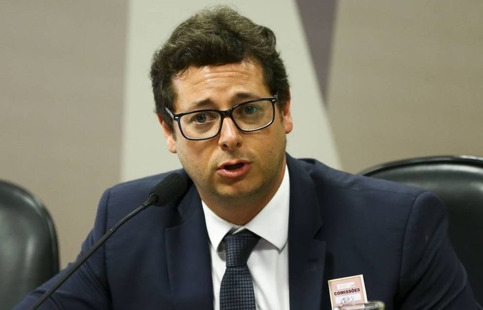 Fábio Wajngarten, Secretário de Comunicação Social da Presidência da República no governo Jair Bolsonaro, é acusado de favorecer emissoras de TV, entre elas clientes de sua empresa, ao distribuir verbas publicitárias/Foto: Marcelo Camargo/Agência Brasil Fábio Wajngarten, Secretário de Comunicação Social da Presidência da República no governo Jair Bolsonaro, é acusado de favorecer emissoras de TV, entre elas clientes de sua empresa, ao distribuir verbas publicitárias/Foto: Marcelo Camargo/Agência Brasil
