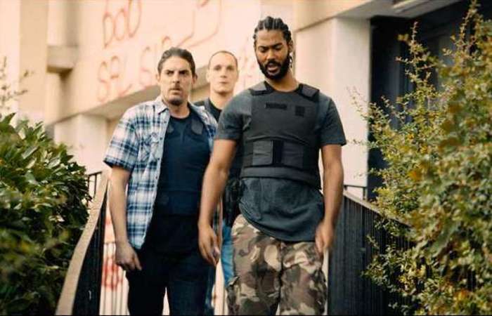 Ação de trio de policiais em Montfermeuil, periferia parisiense onde se desenrola o romance de Victor Hugo, move a trama de Os miseráveis/Foto: Divulgação/Diamond Films Ação de trio de policiais em Montfermeuil, periferia parisiense onde se desenrola o romance de Victor Hugo, move a trama de Os miseráveis/Foto: Divulgação/Diamond Films