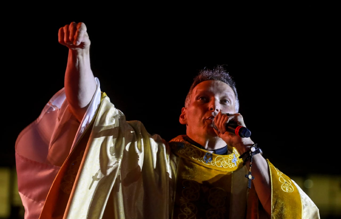 Padre Marcelo Rossi celebrou a missa de encerramento das comemorações de 30 anos da Obra de Maria, na Arena Pernambuco./Foto: Bruna Costa/Esp. DP. Padre Marcelo Rossi celebrou a missa de encerramento das comemorações de 30 anos da Obra de Maria, na Arena Pernambuco./Foto: Bruna Costa/Esp. DP.