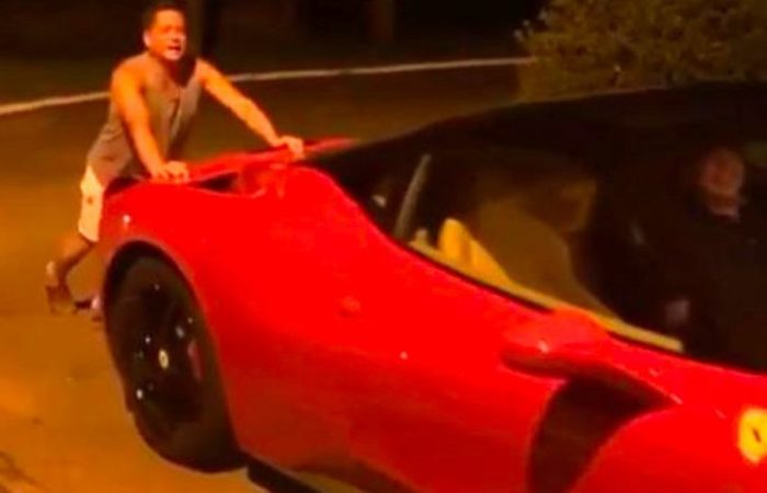 Ele brincou com a situação e disse que o carro estaria sem gasolina/Foto: Reprodução/Instagram Ele brincou com a situação e disse que o carro estaria sem gasolina/Foto: Reprodução/Instagram