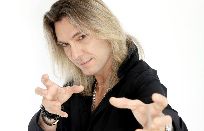 No palco do Santa Isabel, o cantor receberá convidados como Daniel Diau, vocalista da banda Calcinha Preta/Foto: Divulgação No palco do Santa Isabel, o cantor receberá convidados como Daniel Diau, vocalista da banda Calcinha Preta/Foto: Divulgação