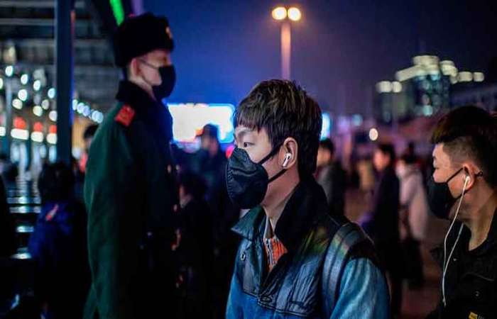 Coronavírus de hospedeiro desconhecido matou 17 pessoas na China./Foto: Nicolas Asfouri/AFP Coronavírus de hospedeiro desconhecido matou 17 pessoas na China./Foto: Nicolas Asfouri/AFP