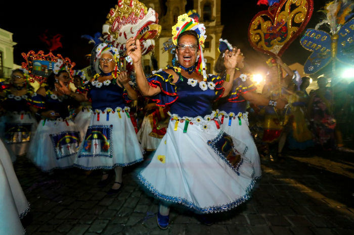 Cinco blocos de pau e corda, além da Orquestra Evocações, desfilaram no Centro do Recife./Foto: Bruna Costa/Esp.DP Cinco blocos de pau e corda, além da Orquestra Evocações, desfilaram no Centro do Recife./Foto: Bruna Costa/Esp.DP