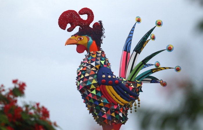 A escultura do Galo no ano passado também foi confeccionada por Leopoldo Nóbrega.