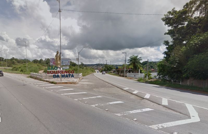 Corpo foi encontrado perto da entrada de S&atilde;o Louren&ccedil;o da Mata, na BR-408./Foto: Reprodu&ccedil;&atilde;o/Google Street View.