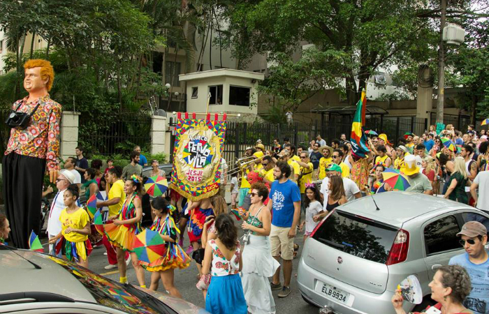 Fervo na Vila desfilando no bairro da Vila Madalena, em 2019.