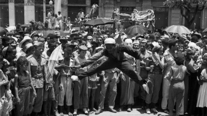 "Leve História para Casa" reúne fotos emblemáticas da folia recifense das décadas de 1940 e 1950./Foto: Divulgação "Leve História para Casa" reúne fotos emblemáticas da folia recifense das décadas de 1940 e 1950./Foto: Divulgação