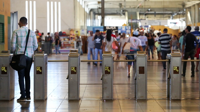 Usuários que circulam na estação farão integração exclusivamente com o VEM, sem que seja debitada uma nova tarifa dentro do período de duas horas. Foto: Leandro de Santana/ Esp.DP FOTO/ Usuários que circulam na estação farão integração exclusivamente com o VEM, sem que seja debitada uma nova tarifa dentro do período de duas horas. Foto: Leandro de Santana/ Esp.DP FOTO/
