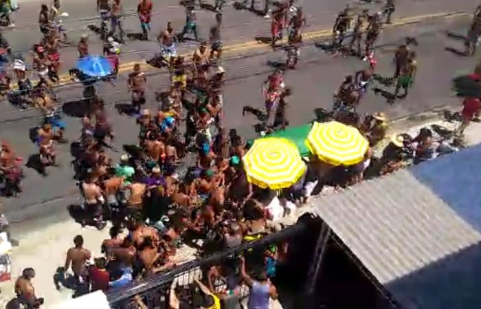 Segundo a PM, tumulto aconteceu porque dois grupos se encontraram a caminho da festa e começaram a brigar./Foto: Reprodução/WhatsApp. Segundo a PM, tumulto aconteceu porque dois grupos se encontraram a caminho da festa e começaram a brigar./Foto: Reprodução/WhatsApp.