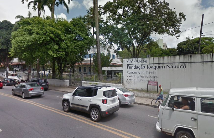 Segurança da instituição disparou tiros para dispersar os invasores./Foto: Reprodução/Google Street View. Segurança da instituição disparou tiros para dispersar os invasores./Foto: Reprodução/Google Street View.