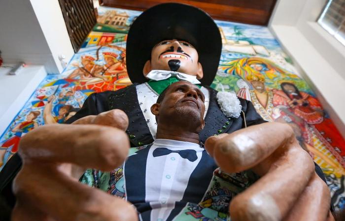 De carregador de trouxa de roupa a manipulador do gigante mais famoso. 