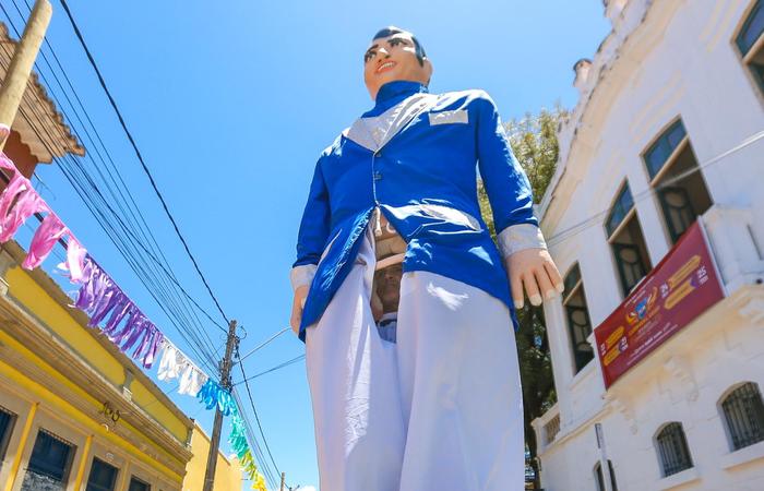 Carlos carregou por 25 anos o Gigante John Travolta. 