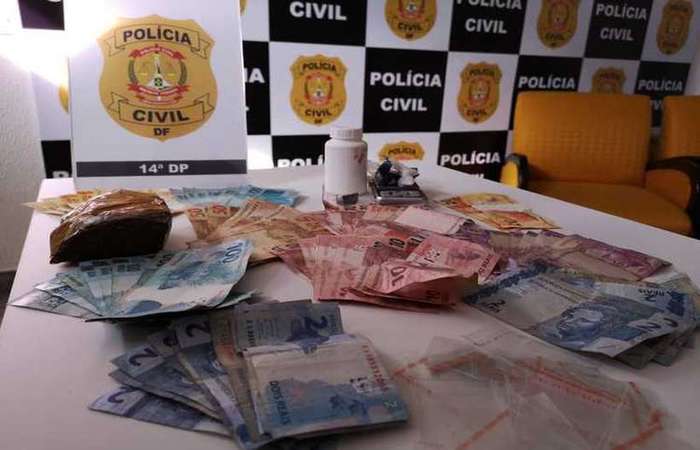 Suspeito foi preso com maconha, dinheiro em espécie e uma balança de precisão/Foto: PDCF/Divulgação