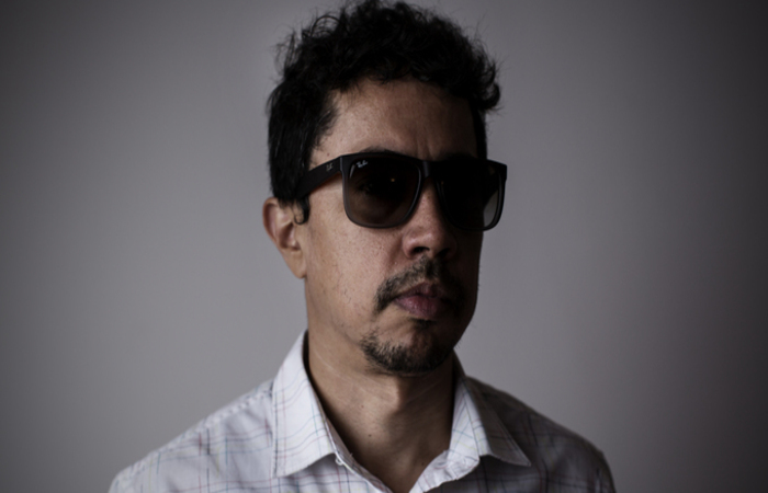 Com mais tempo dedicado à produção musical desde a saída da Nação Zumbi, onde passou 23 anos, Pupillo vira um dos principais nomes no ramo./Foto: Fabio Fraga/Divulgação