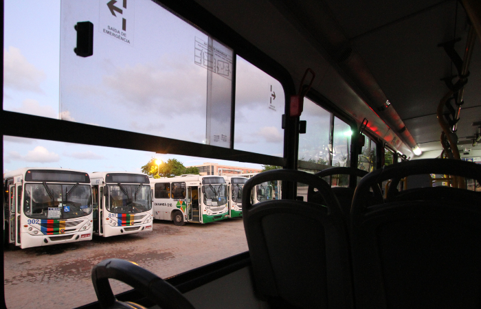 Mais de 100 linhas de Recife e Olinda ficam com itinerário alterado até a quarta-feira de Cinzas (26)/Foto: Paulo Paiva/DP. Mais de 100 linhas de Recife e Olinda ficam com itinerário alterado até a quarta-feira de Cinzas (26)/Foto: Paulo Paiva/DP.