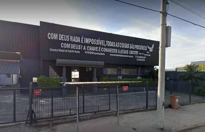A instituição pede que os fiéis vão à igreja %u201Cporque haverá unção com óleo consagrado no jejum para imunizar contra qualquer epidemia, vírus ou doença"/Foto: Reprodução/Google street view