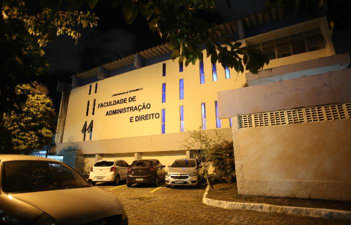 34 disciplinas estão sem professor na FCAP da UPE./Foto: Hesíodo Góes/DP. 34 disciplinas estão sem professor na FCAP da UPE./Foto: Hesíodo Góes/DP.