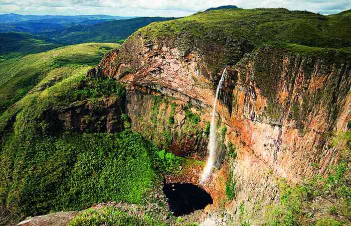 Na Serra do Espinhaço, no município de Conceição do Mato Dentro, fica a Cachoeira do Tabuleiro, que tem 273 metros de queda livre/Foto: Wikimedia Commons/Divulgação Na Serra do Espinhaço, no município de Conceição do Mato Dentro, fica a Cachoeira do Tabuleiro, que tem 273 metros de queda livre/Foto: Wikimedia Commons/Divulgação
