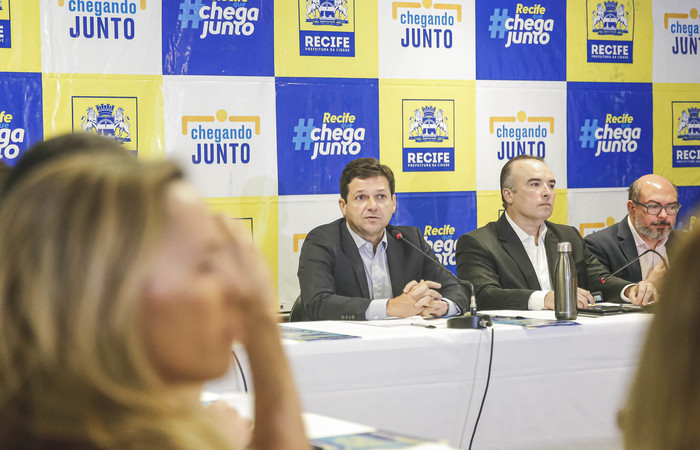 Prefeito do Recife, Geraldo Julio, se reúne com secretariado para discutir medidas de combate ao novo coronavírus/Andréa Rêgo Barros/PCR Prefeito do Recife, Geraldo Julio, se reúne com secretariado para discutir medidas de combate ao novo coronavírus/Andréa Rêgo Barros/PCR