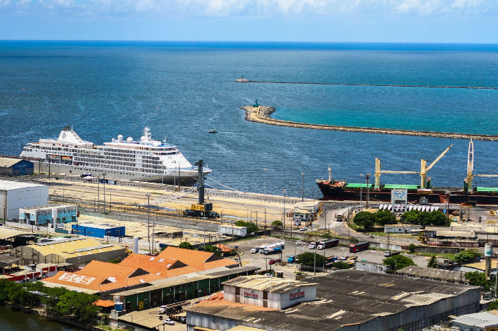 Navio está parado no Porto do Recife desde o dia 12./Foto: Bruna Costa/Esp.DP Navio está parado no Porto do Recife desde o dia 12./Foto: Bruna Costa/Esp.DP