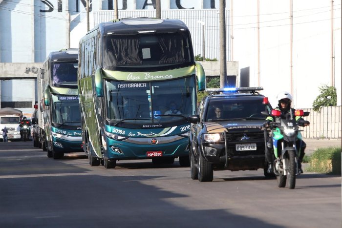 Saída de passageiros e tripulantes teve início nesta sexta./Foto: Hesíodo Góes/Esp.DP Saída de passageiros e tripulantes teve início nesta sexta./Foto: Hesíodo Góes/Esp.DP