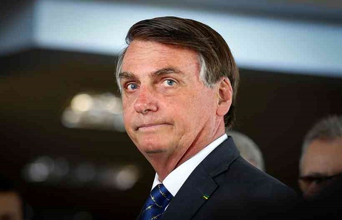 Bolsonaro revoga artigo da Medida Provisória 927 que previa a suspensão dos contratos de trabalho e de salários por quatro meses, que provocou uma enxurrada de críticas./Foto: AFP Bolsonaro revoga artigo da Medida Provisória 927 que previa a suspensão dos contratos de trabalho e de salários por quatro meses, que provocou uma enxurrada de críticas./Foto: AFP