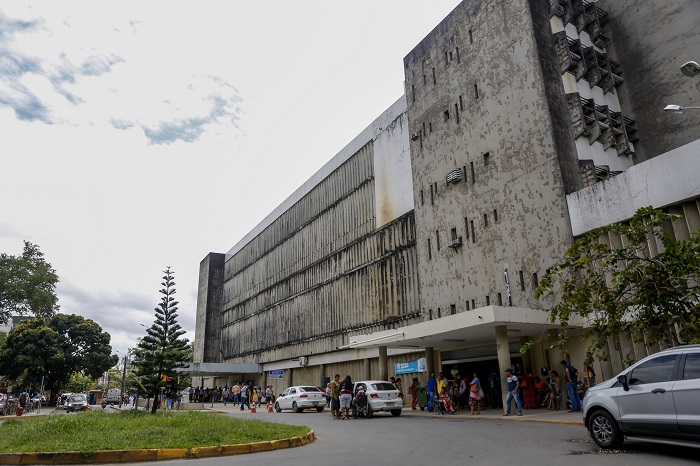 Ideia é ajudar a reforçar estoques de álcool em hospitais como o HC, administrado pela UFPE./Foto: Leandro de Santana/Esp. DP.