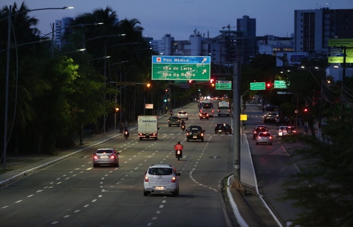 /Avenida Agamenon Magalhães no início da noite. Foto: Hesíodo Góes/ Esp.DP /Avenida Agamenon Magalhães no início da noite. Foto: Hesíodo Góes/ Esp.DP