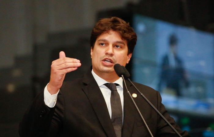 O deputado Lucas Ramos (PSB) é o presidente da Comissão de Finanças, Orçamento e Tributação da Alepe/Roberto Soares/ Alepe