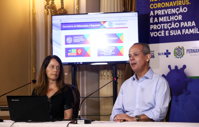 Ana Selva e Fre Amancio no lançamento do material nesta quarta.