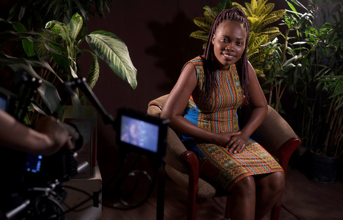 Ruth Mariana, a atriz refugiada da Angola, compartilhará a sua história de vida em um dos episódios. 