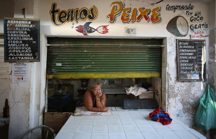 Edna Laurina, dona de uma pequena peixaria no Mercado de Areias./Foto: Hesíodo Goes/Esp. DP Edna Laurina, dona de uma pequena peixaria no Mercado de Areias./Foto: Hesíodo Goes/Esp. DP