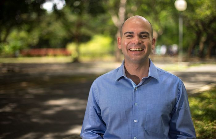 Felipe Lapa é empresário, terapeuta e instrutor de meditação. 