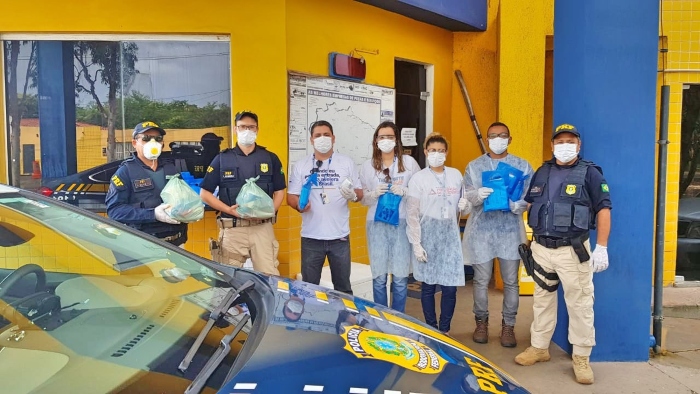 Ação de apoio a caminhoneiros é realizada na BR 232, em Caruaru/Foto: Divulgação/PRF.