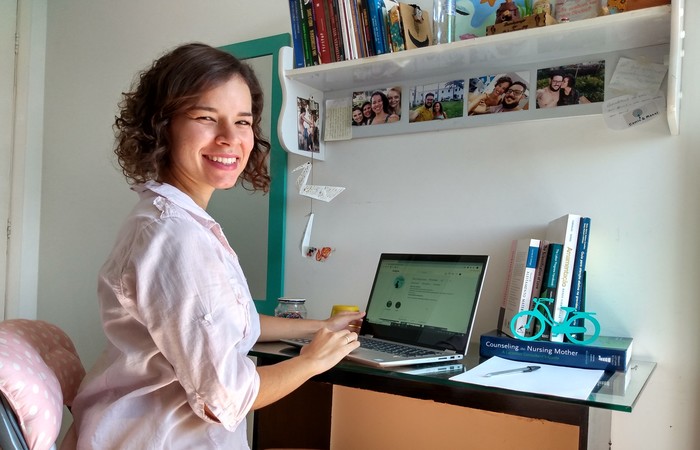 A enfermeira Camilla Jordão é uma das voluntárias do Fale com a parteira/Foto: divulgação