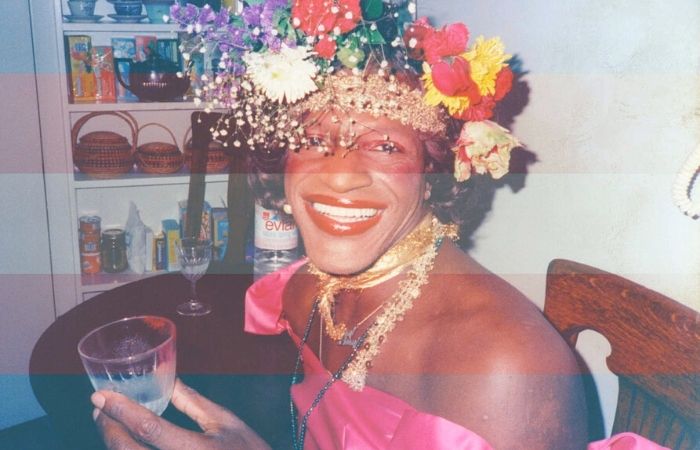 Marsha P. Jhonson, mulher trans líder da revolta de Stonewall que inspirou nome de coletivo.