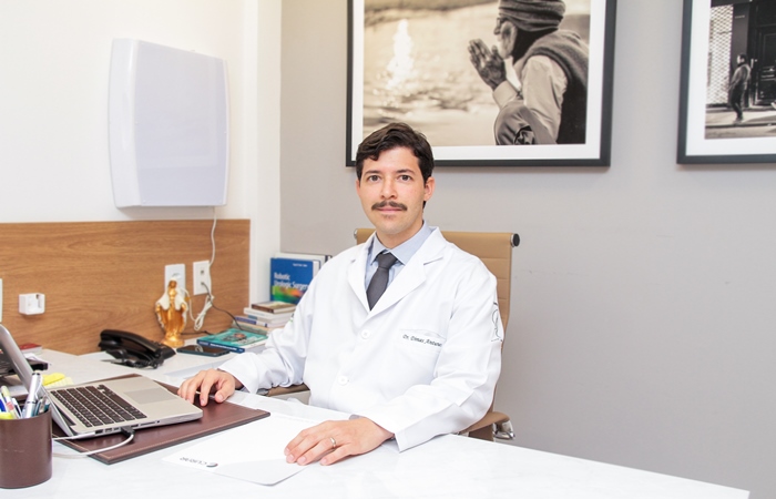 O urologista Dimas Antunes já atendeu cerca de 20 pacientes nesta modalidade./Foto: Vinícius Ramos