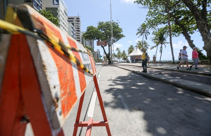 CTTU isolou vagas de estacionamento em toda a orla.