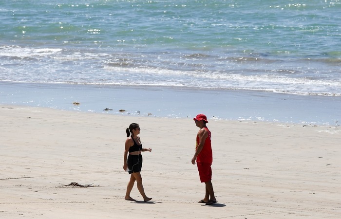 Bombeiros também auxiliaram na retirada de banhistas.