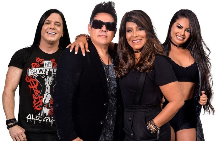 Bell Oliveira, Daniel Diau, Silv&acirc;nia Aquino e Paulinha Abelha, atuais integrantes da Calcinha Preta./Foto: Calcinha Preta/Divulga&ccedil;&atilde;o