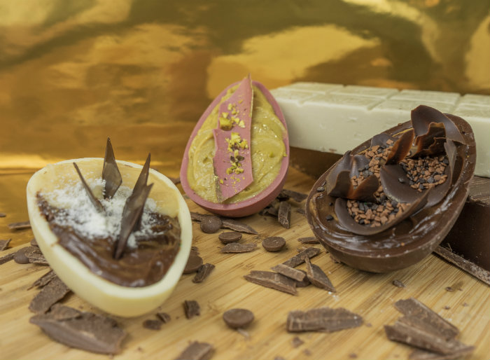 Os ovos de colher da Cake and Bake recheados nos sabores dos bolos mais conhecidos da marca