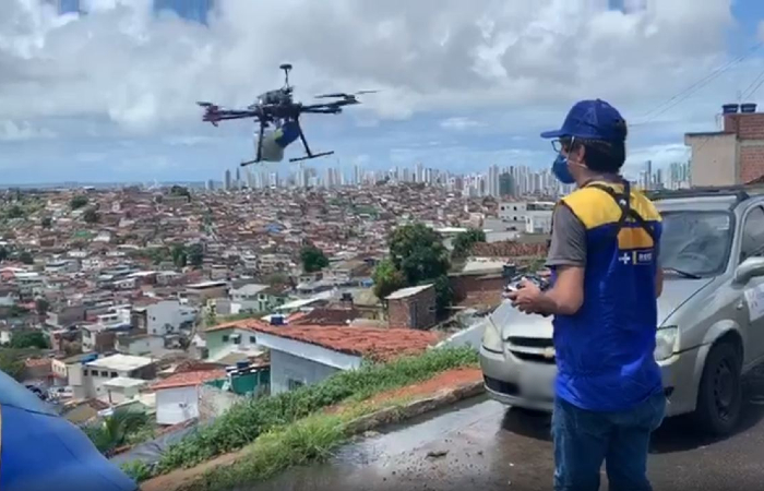 Drones sobrevoam áreas periféricas e de difícil acesso do Recife./Foto: Divulgação/PCR. Drones sobrevoam áreas periféricas e de difícil acesso do Recife./Foto: Divulgação/PCR.