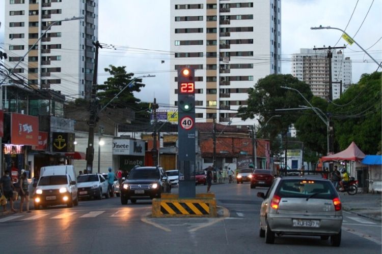 Avenida Afonso Olindense tem tido menos movimento, segundo moradores/Bruna Costa/ DP Foto