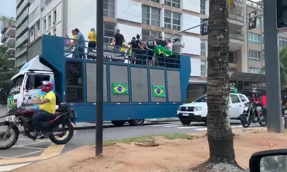 Alguns Estados brasileiros registraram carreatas nos dois dias do fim de semana/Reprodução/ Twitter Alguns Estados brasileiros registraram carreatas nos dois dias do fim de semana/Reprodução/ Twitter