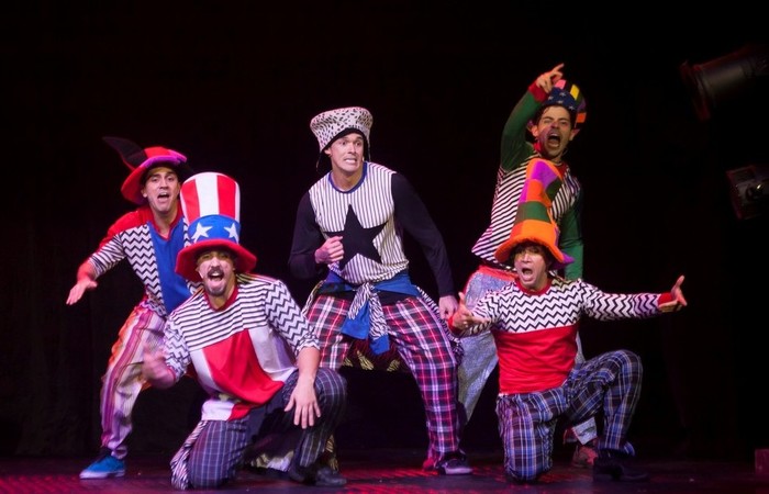 Entre as obras do acervo está um musical sobre os Mamonas Assassinas.