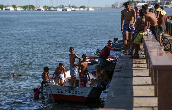 Os rapazes utilizam um grupo para marcar os encontros e possuem regras internas como uma forma de se blindar do preconceito.