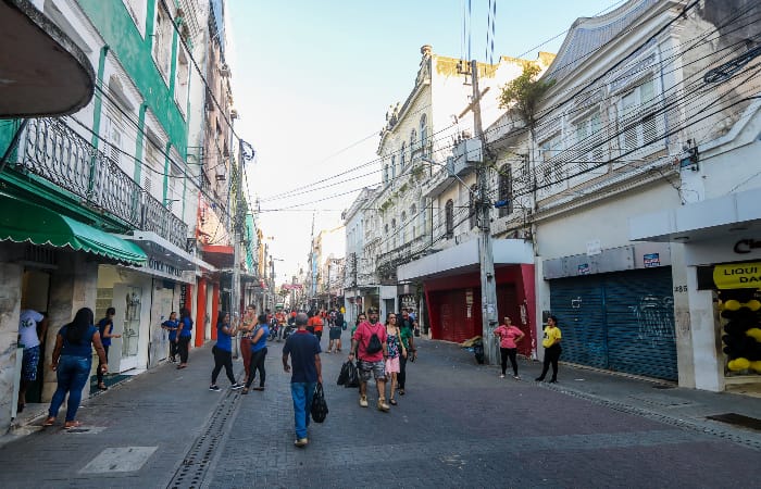 Por conta do fechamento do comércio, setor propôs adiamento da comemoração para julho.